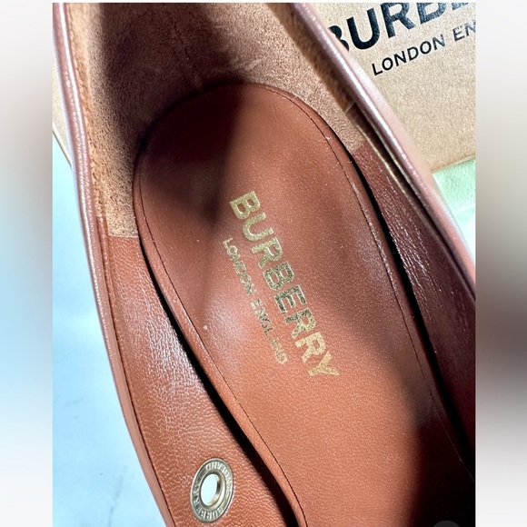 NWT Burberry Eyelet Detail Leather Point Toe Heel Pumps in Brown - Picture 12 of 16